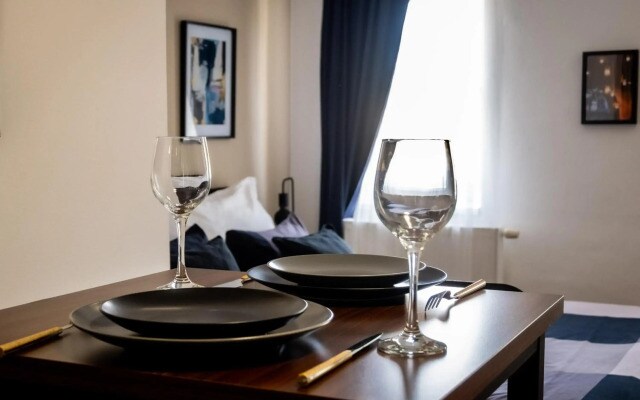 Cozy studio apartment in New Town with Disney+