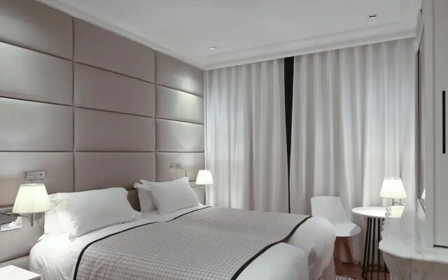 Hotel R De Paris