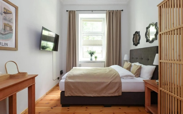 4 Personen Altbau nahe Kurfürstendamm