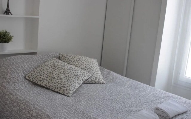 Montmartre Apartments - Renoir