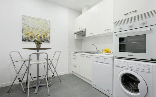 The Best Location, 8pax, 3BD & 2Bth, Reina Sofia II