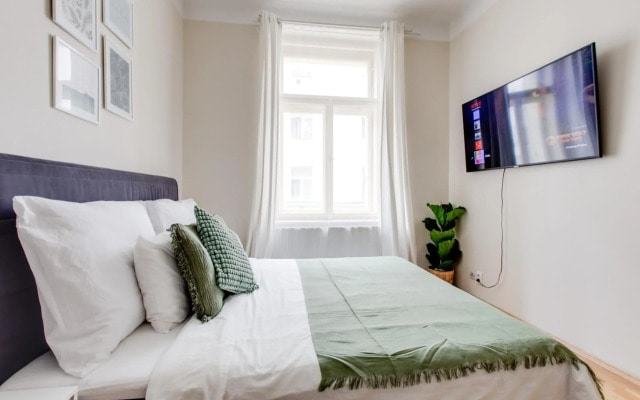 Modern Quiet Apartment next to Wenceslas Square