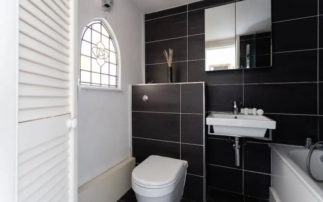 Odhams Walk by Onefinestay