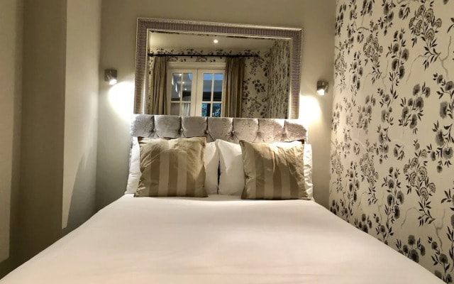 Claverton Street Apartment