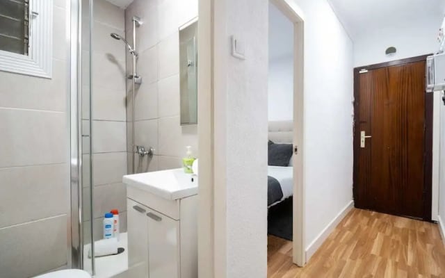 Design 2 Bedroom Flat Next to Pubilla Cases Metro