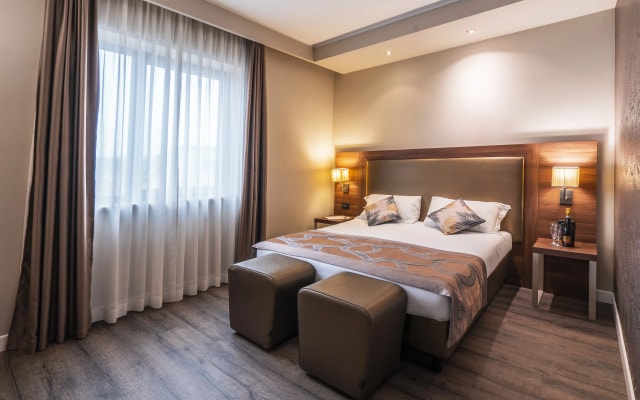 Smart Hotel Holiday