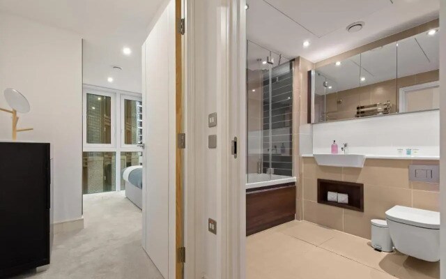 Aldgate Apartment By Mysquare