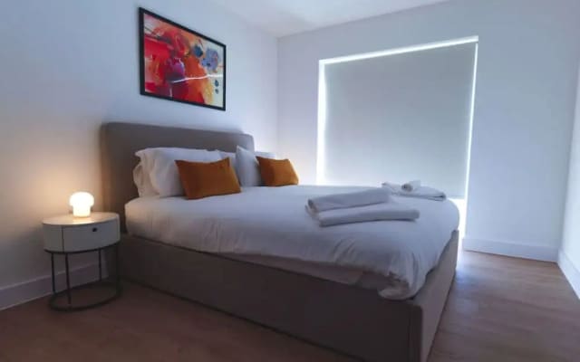 Luxury Manchester Apartment - Pink