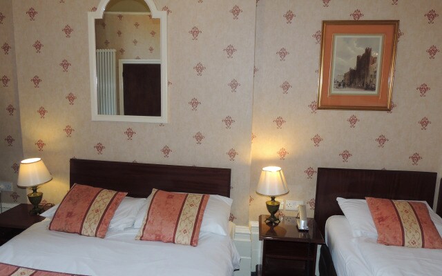 Dolphin Hotel