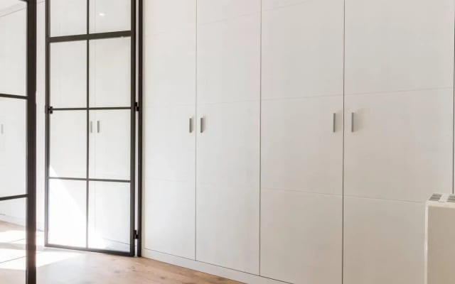 Modern Apartment in Toledo Street by Batuecas