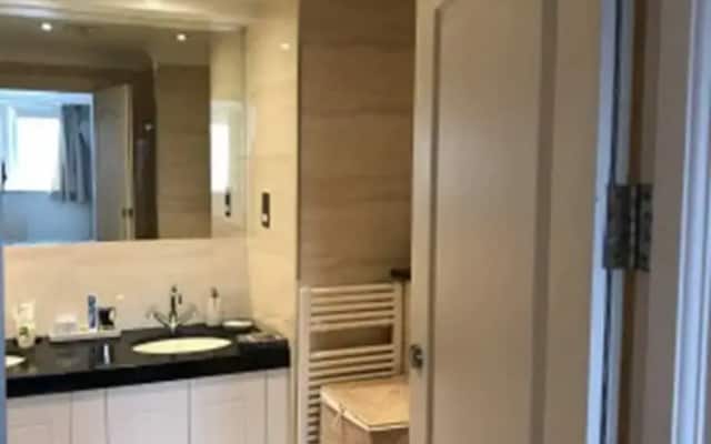 Eson2 - The Hayes Place Lodge