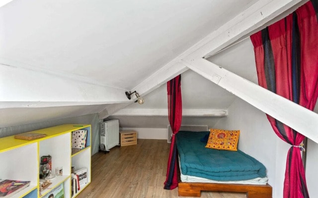 Spacious and Bright Duplex Located in the 19th
