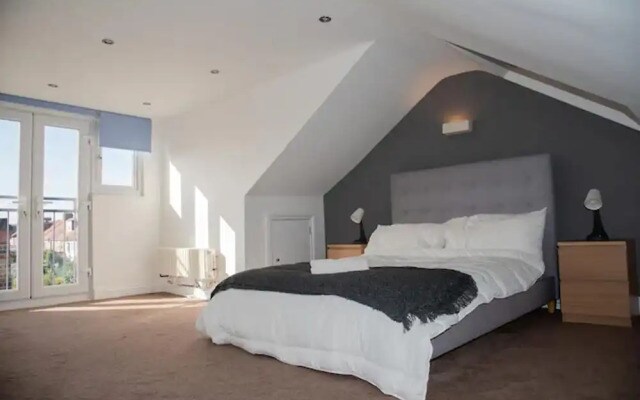 Charming 3-bed Apartment in London