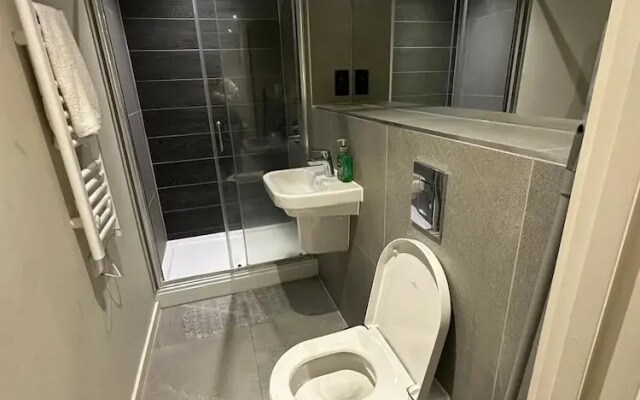 2br-2ensuite-balcony-cityview-parking-central