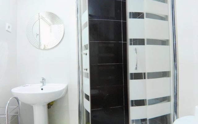 Apartamento de 2 Habitaciones, bajos, en Puerta del Angel AZBD