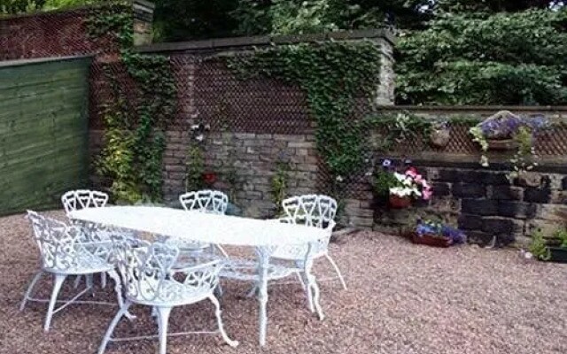 Elm Crest Guesthouse