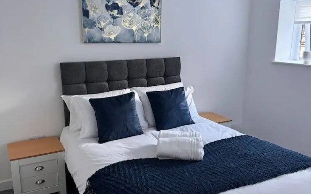 Hull 1-bed Apt, Sleeps 4 With Wi-fi