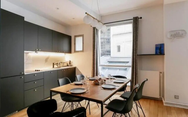 Louvre / Palais Royal Luxury Three Bedroom Duplex