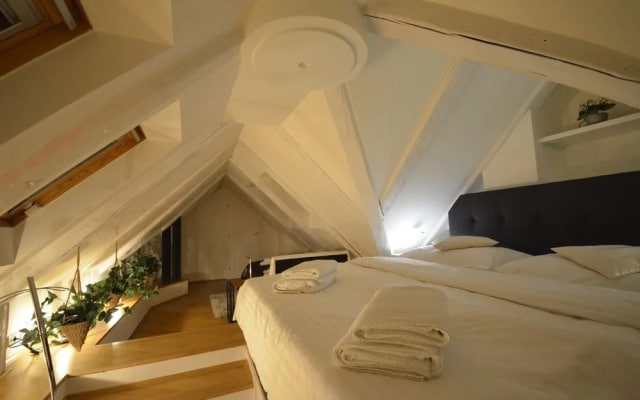 Attic Hroznova - Charles Bridge