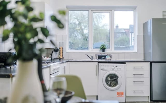 Spacious Home Ideal for Contractors Sleeps 7