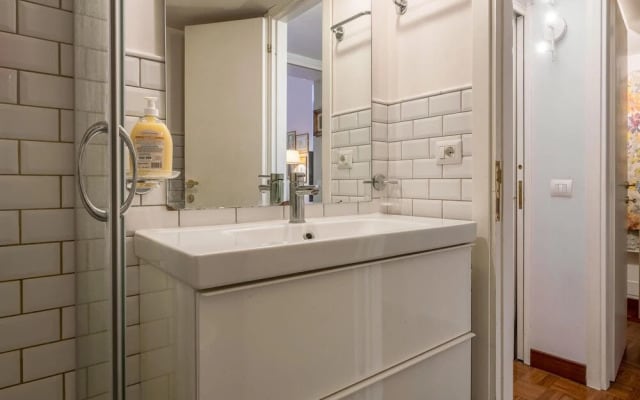 Amazing Apartment in Roma With Wifi and 2 Bedrooms