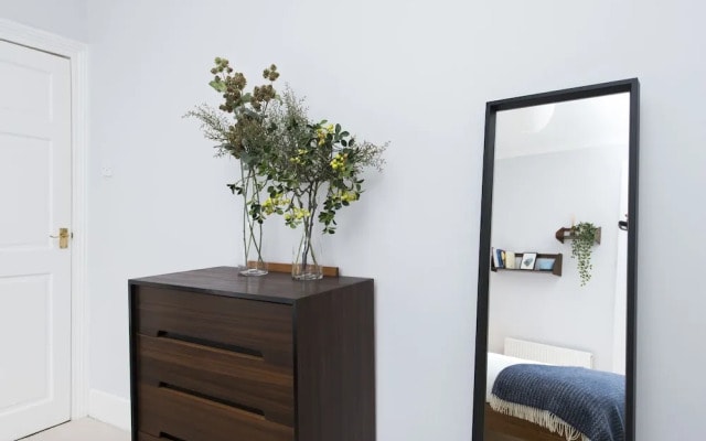 Stylish 2BR Apartment Near Hackney