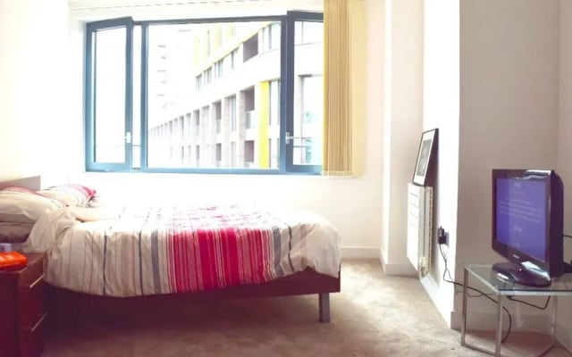 Modern Vauxhall Flat With Balcony