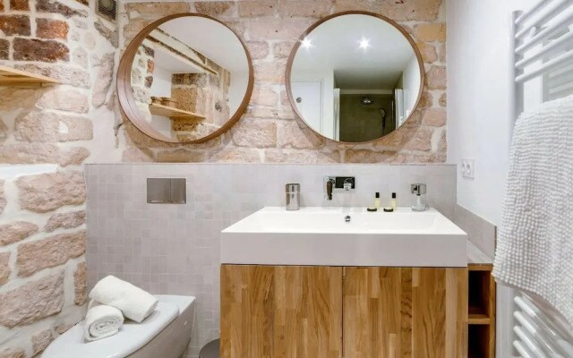 Spacious and Charming Flat on île de la Cité