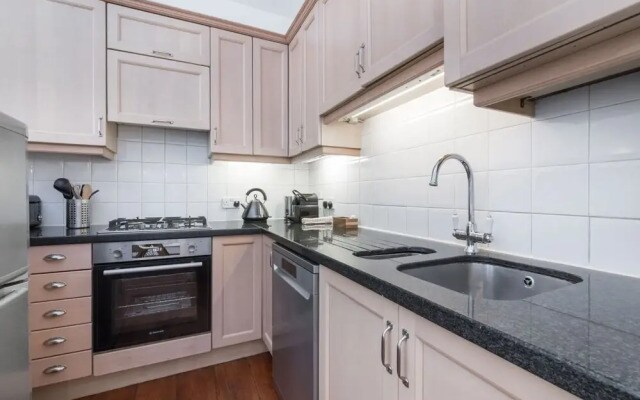 Regency Residences - Fitzrovia - by Frankie Says