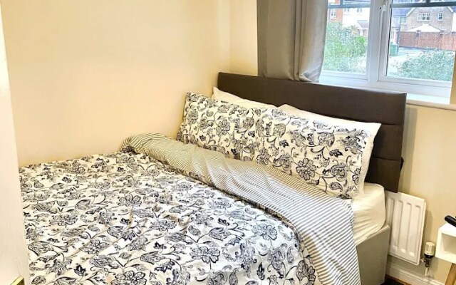 Impeccable 2-bed Apartment in London