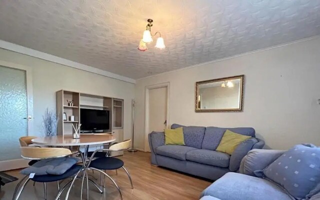 1 Bed Apartment, Sleeps 2, Free Parking, Tv