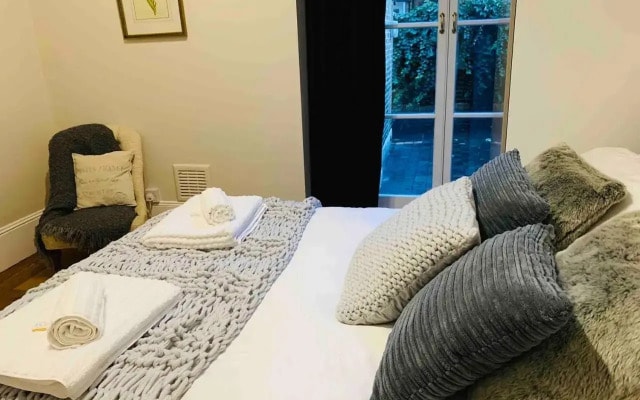 Luxury Fulham Flat with 5* Touches Nr River Thames
