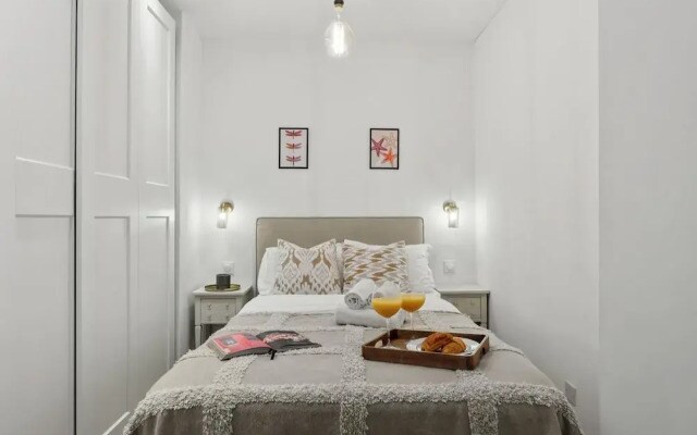 Classy 1BR - Elysee & Madeleine Area