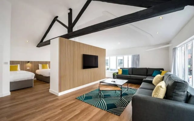 Host Apartments Wood St Nightlife Apt