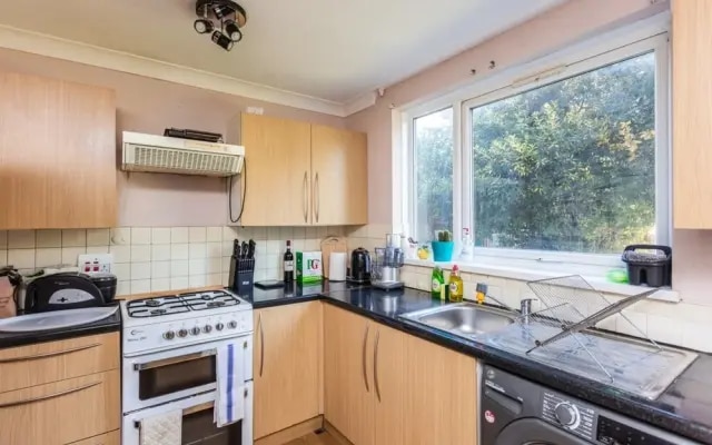 Spacious 2BD House W/private Garden - Kennington!