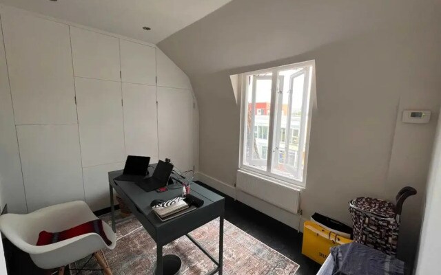 Stylish 1 Bedroom Top Floor Apartment in Highgate