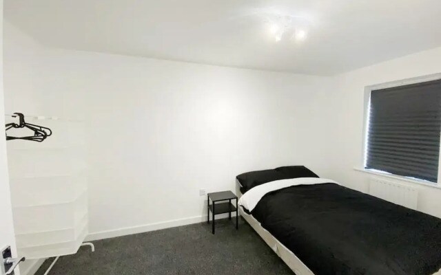 Remarkable 3-bed House in Sheffield