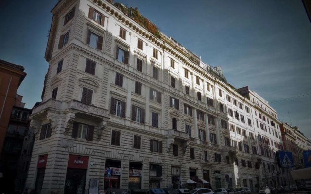 Al 325 rooms ai Fori