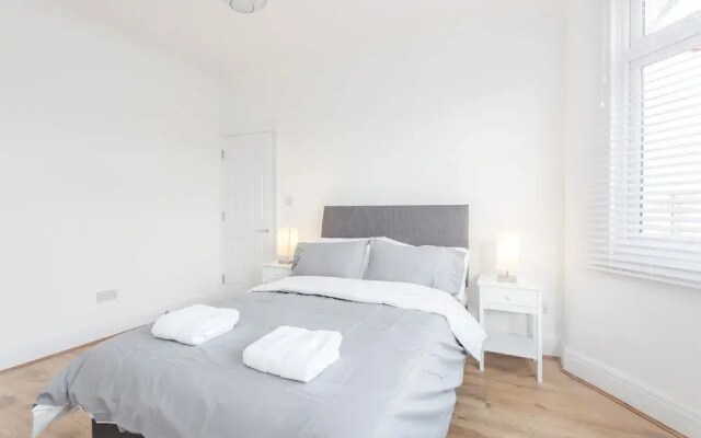 Modern & Spacious 3BR Terraced House