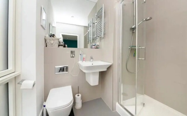Modern 2 Bedroom Flat in East London