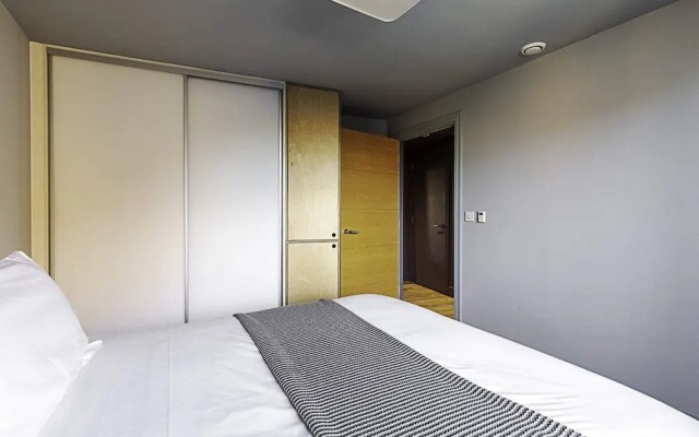 Bermondsey Bliss: Views, Comfort, and City Access!