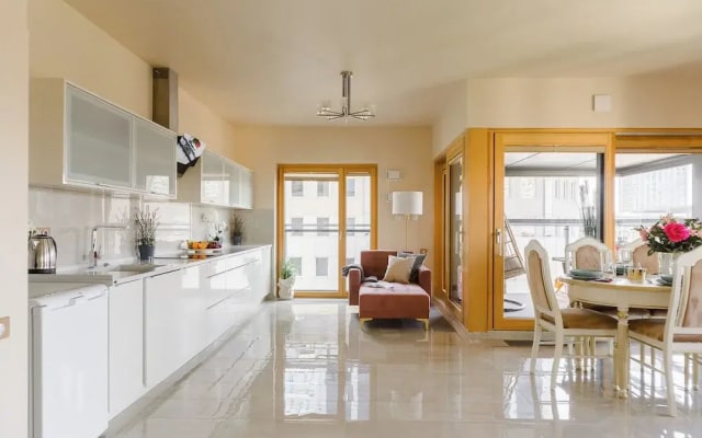 Lumina 4-room apart in Mennica Residence