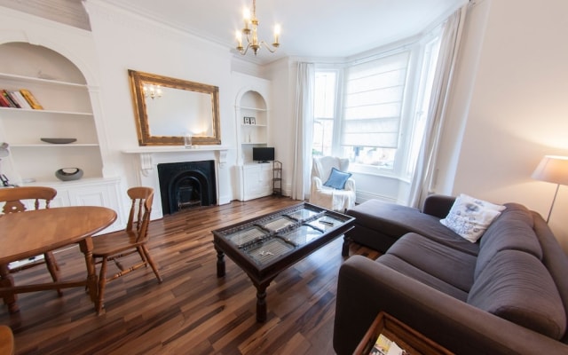 Newly Refurbished Victorian Style Flat for 2