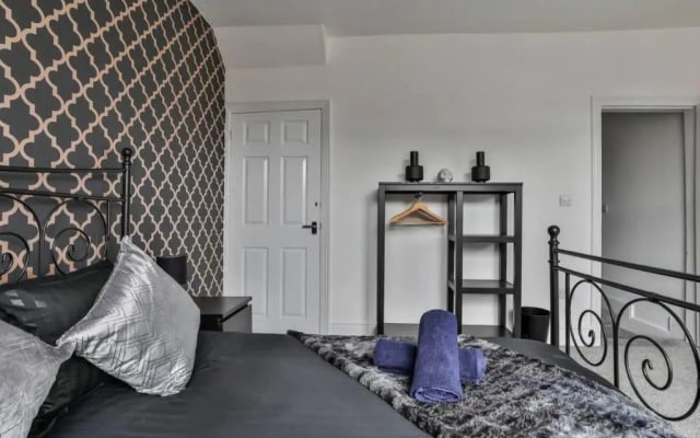 Refurbished Plush Property Great Transport Links