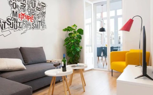 Perfectly located 4bed 4bath apartment in Barcelona 1 2