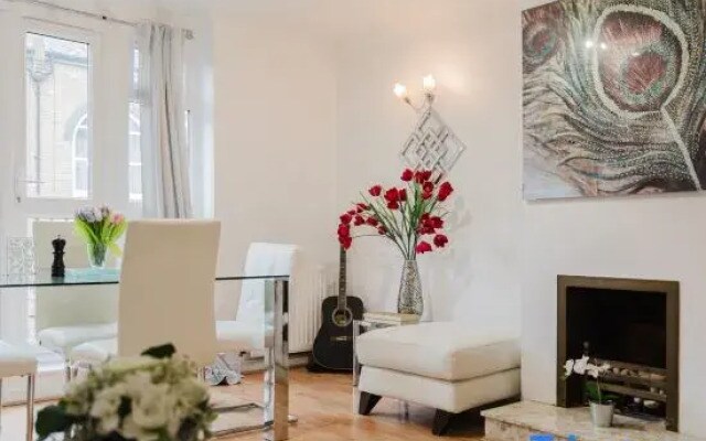 Modern Tower Bridge 3BR House