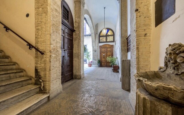 A Prince in Rome Elegant Navona Terrace Apartment
