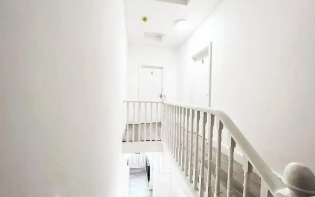 Minet Gardens RM 1