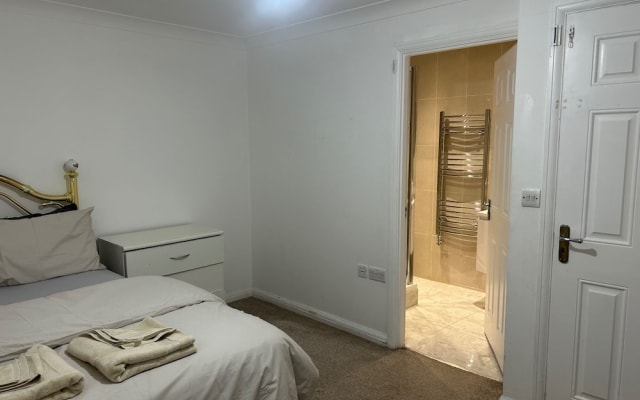 Romford Contractor / Family House