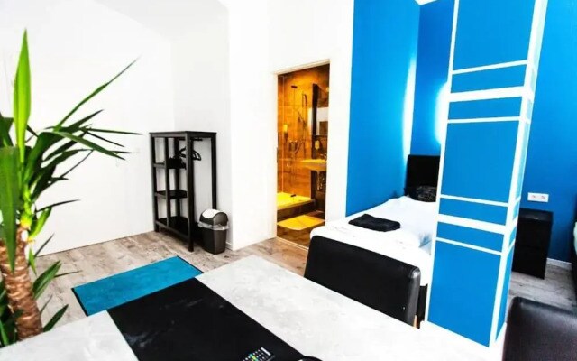Huxx Rooms
